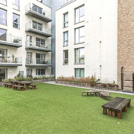 Modern Serviced 3-Bedroom Flat In East Londra Exterior foto