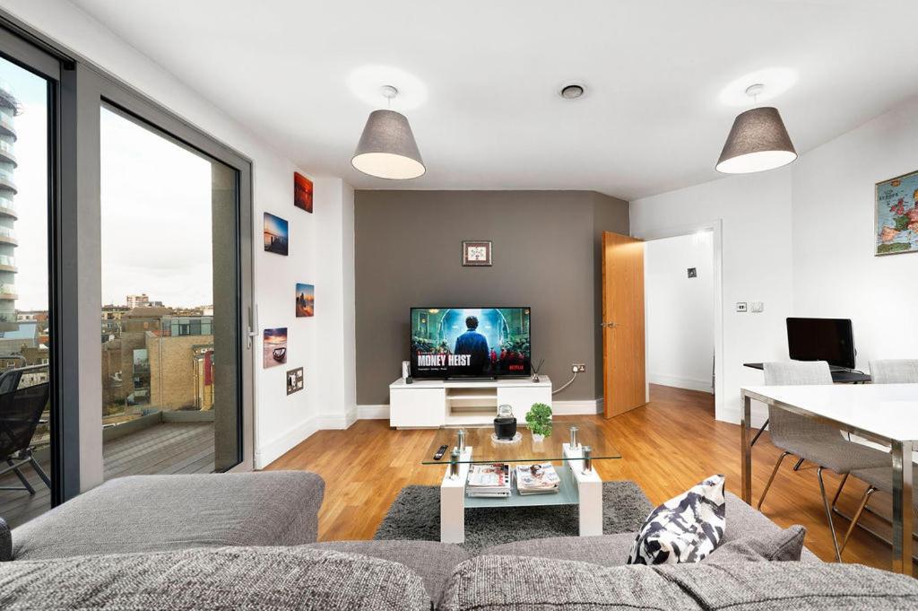 Modern Serviced 3-Bedroom Flat In East Londra Exterior foto