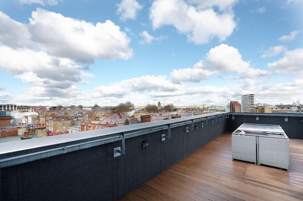 Modern Serviced 3-Bedroom Flat In East Londra Exterior foto