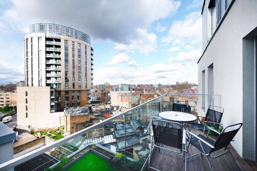 Modern Serviced 3-Bedroom Flat In East Londra Exterior foto