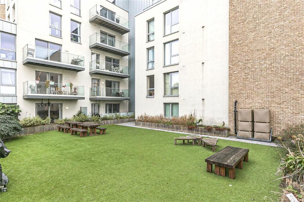 Modern Serviced 3-Bedroom Flat In East Londra Exterior foto