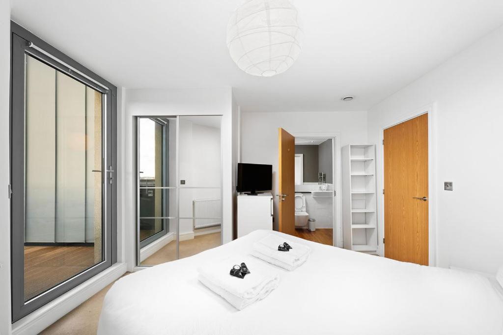 Modern Serviced 3-Bedroom Flat In East Londra Exterior foto