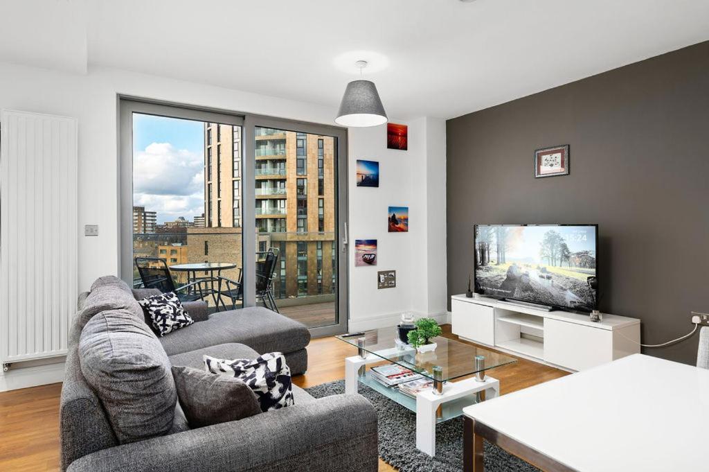 Modern Serviced 3-Bedroom Flat In East Londra Exterior foto