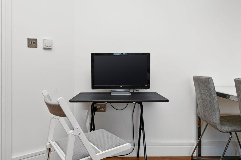 Modern Serviced 3-Bedroom Flat In East Londra Exterior foto
