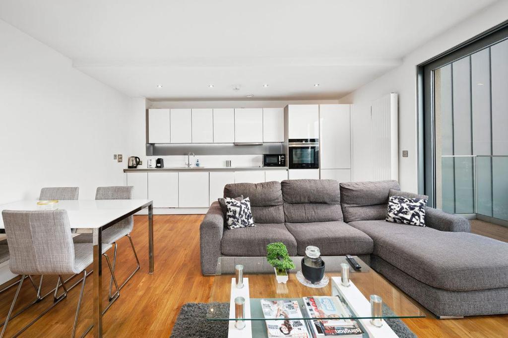 Modern Serviced 3-Bedroom Flat In East Londra Exterior foto